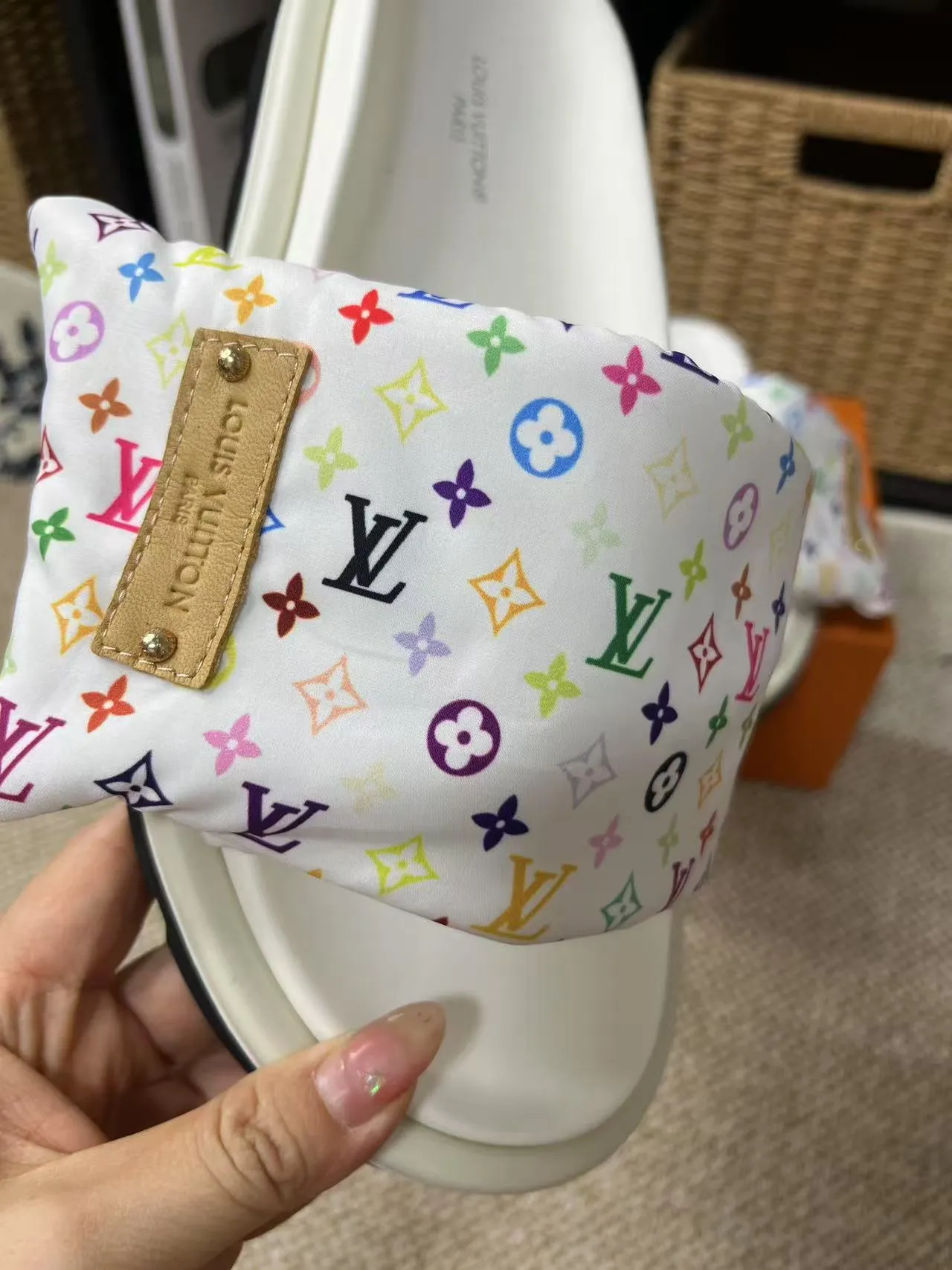 P340 yuan LV Louis Vuitton Full of high-end feel! A popular model among bloggers at home and abroad, it’s retro and fashionable, and looks stunning on your feet! Mainly recommended model on the official website★ ━━━━━ ЅᏇєєt ━━━━━ ▪️Upper: original calfskin ➕5D printing process ▪️Inner: imported mixed sheepskin ▪️Outsole: original molded foam outsole ▪️Size: Female 35-40 Men's 39-44 (women's 41 men's 45)